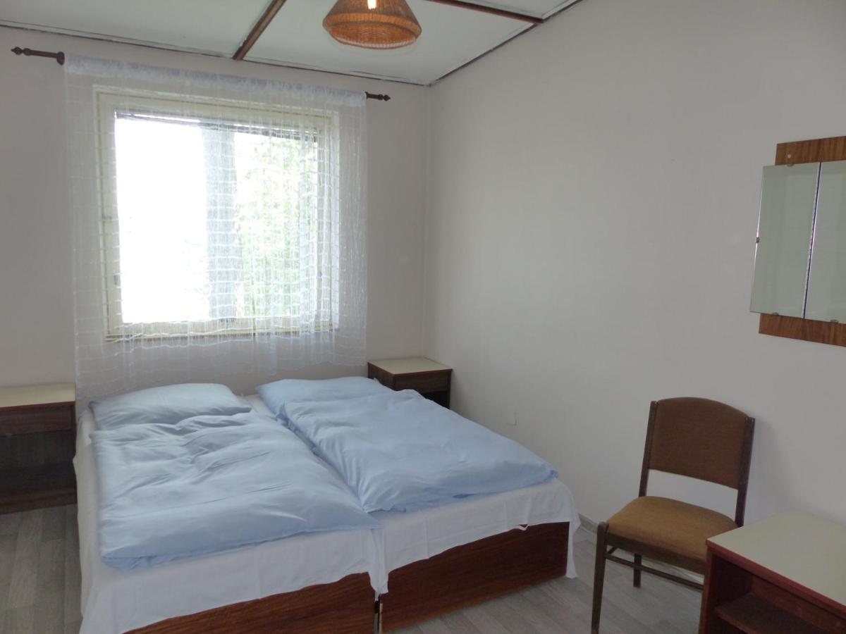 Sk Delfin Jesenice Cheb Hotel Екстериор снимка