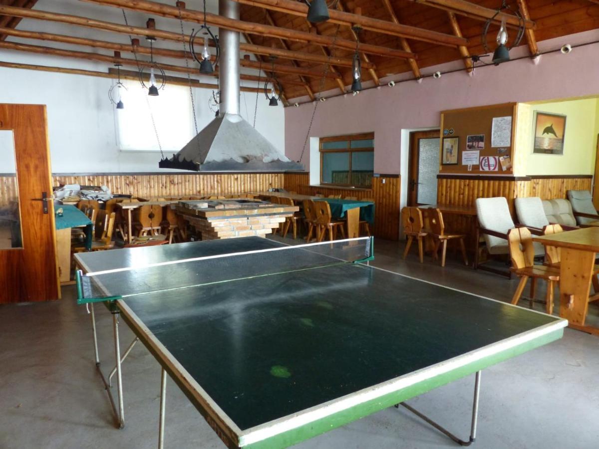 Sk Delfin Jesenice Cheb Hotel Екстериор снимка
