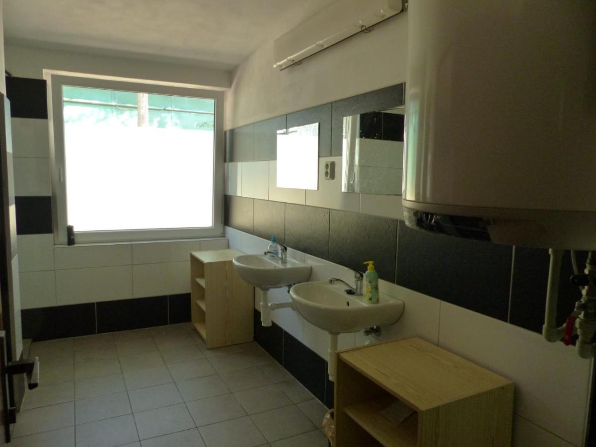 Sk Delfin Jesenice Cheb Hotel Екстериор снимка
